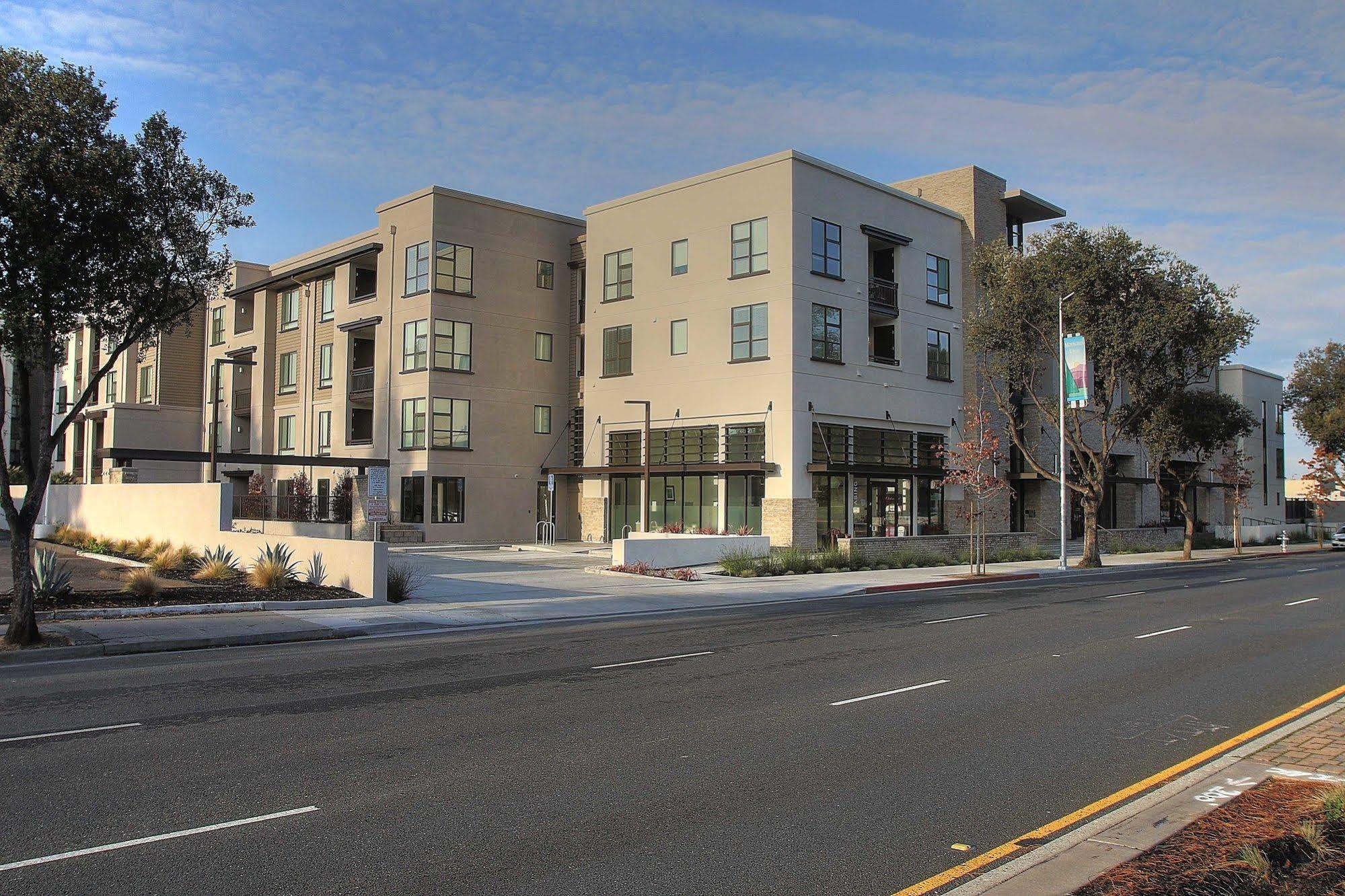 Oakwood Mountain View Apartment Bagian luar foto